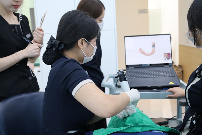 서울하늘에치과 제1회 3D 구강스캔 대회 개최10.JPG